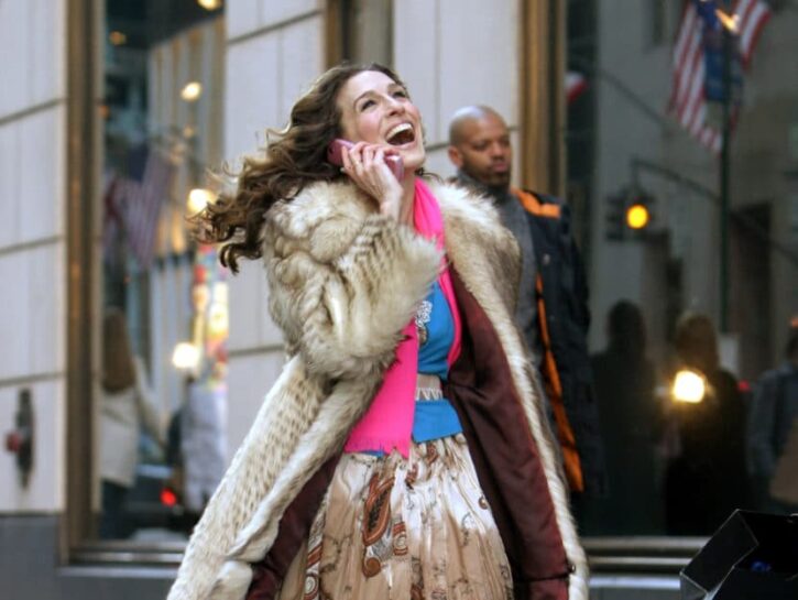 <p>Carrie Bradshaw, la protagonista di "<em>Sex and the City"</em>, per le strade di New York</p>